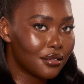 UNREAL SKIN SHEER GLOW TINT FOUNDATION KIT Ansiktskit